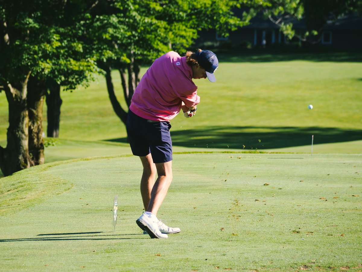 alex_brown3035's tweet photo. Lancaster’s Cole Jones hitting into the par 3 second hole.@ijmgolf @t2gbuffalo @EastAuroraCC @legendsgolfteam https://t.co/kEhIr8qdDX