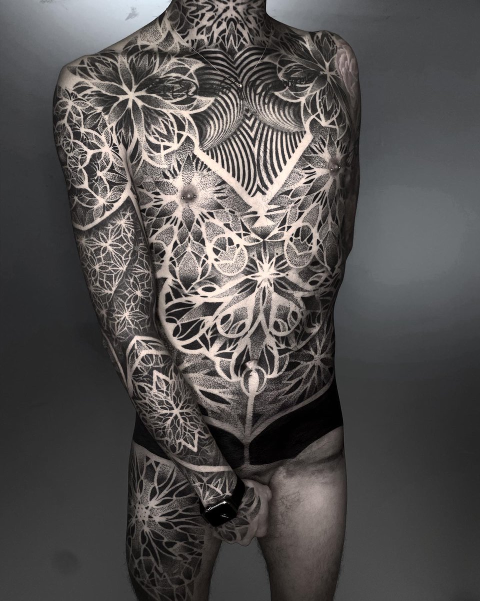 worldtattooG's tweet photo. Black tattoo artwork by © Ivan BLxckShit. https://t.co/LXhb6DXObn