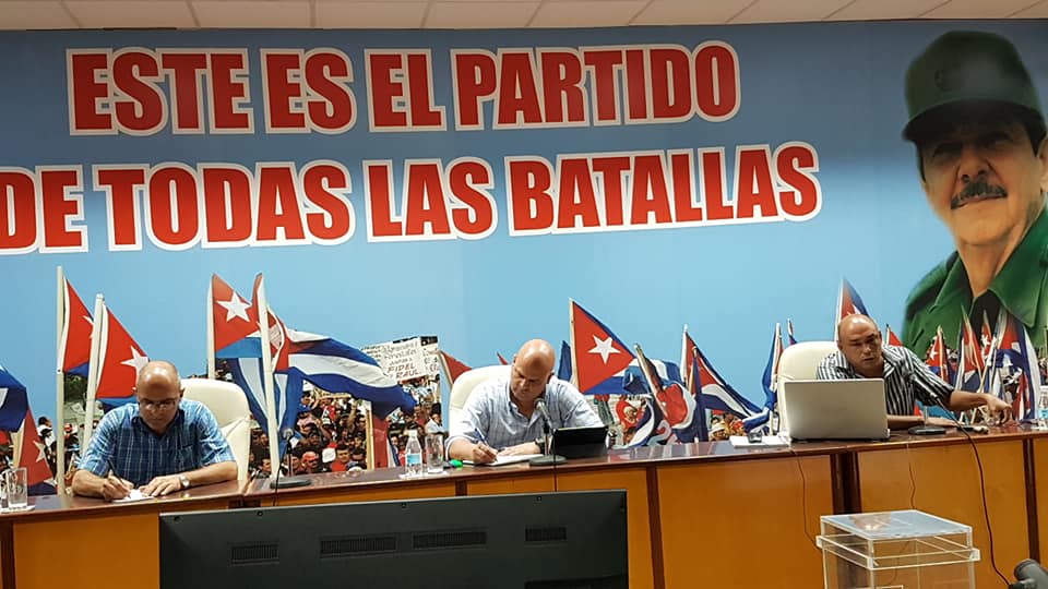 radiocmhw's tweet photo. #CMHWnoticias #Ahora encuentro de la máxima dirección política y gubernamental de #VillaClara con la prensa @UpecVillaClara  Presiden @Colina_VClara
primer secretario del Partido en este territorio central y @AlbertoLpzDiaz  Gobernador de la provincia ✍️ @Daliama61 https://t.co/700rMtif3u