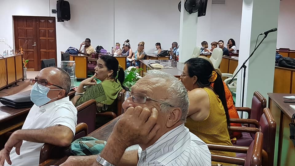 radiocmhw's tweet photo. #CMHWnoticias #Ahora encuentro de la máxima dirección política y gubernamental de #VillaClara con la prensa @UpecVillaClara  Presiden @Colina_VClara
primer secretario del Partido en este territorio central y @AlbertoLpzDiaz  Gobernador de la provincia ✍️ @Daliama61 https://t.co/700rMtif3u