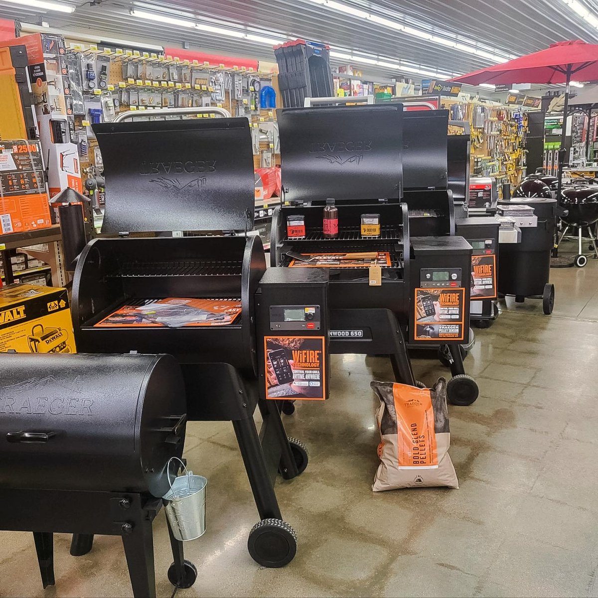 cleaverfarm's tweet photo. 4th of July Prep week 🌟 🎆

We will be closed on Monday the 4th of July, so be sure to take stock of your needs and get your items early! Shop online. 📱 Text or Call anytime - 620-431-6070

🌟Sale Ad is here — check it out online at https://t.co/A1hZ3LF31Y

🌟Backyard Grill... https://t.co/ZYoO8iIjRk