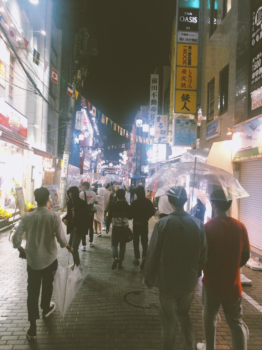 hunkyactors's tweet photo. Zee said that every time there is a rain he will be reminded of Saint because they used to share one umbrella while walking in Japan. That’s why Zee likes to capture raining photos on his instagram. 

#CactuZS #ZaintSee #Saint_sup #ZeePruk https://t.co/0s4rdnv77Z