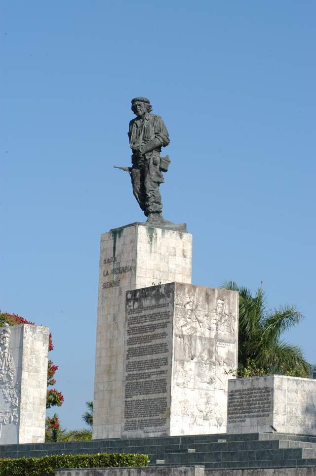 universidad_uci's tweet photo. #Hoy hace 25 años del hallazgo de los restos del guerrillero heroico, de nuestro #Che y 6 de sus compañeros en #Bolivia. Su ejemplo y legado nos guía el camino. #CheVive en nuestros ❤️ 🇨🇺! 

#Cuba @raydelmp @CubaMES @dcolome2010 @nataliauci16 @YanioHdez @uci_ujc @feu_uci @CubaMES https://t.co/ifWwpqUepy