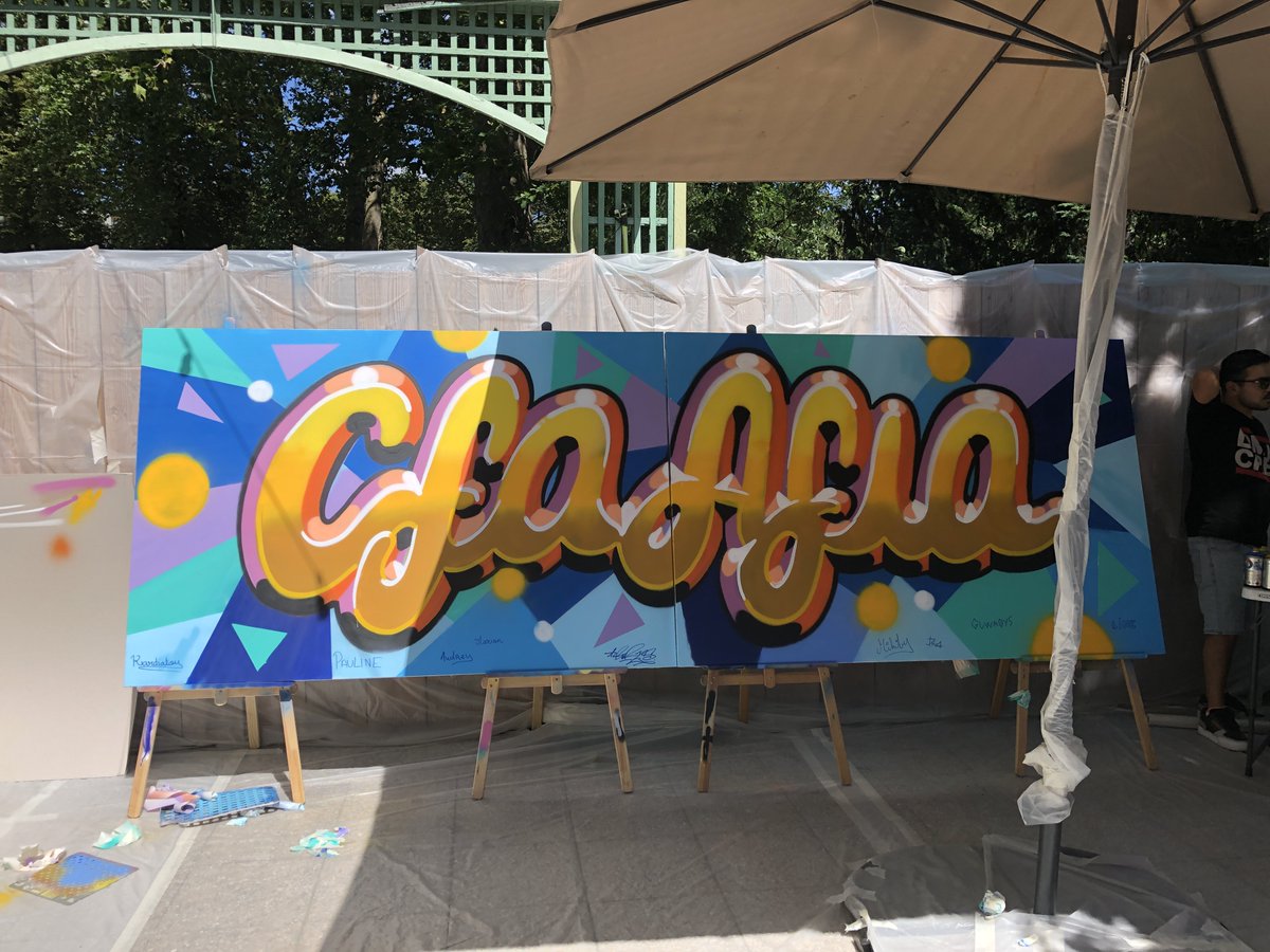 cfanumia's tweet photo. [ #Afianniversaire ] 
Place au team building : street art d'un côté, métaverse de l'autre ! 
L'Afia révèle vraiment les talents, même insoupçonnés et crée de véritables vocations pour certains ! 🤣 https://t.co/Jukb3Ujrbt