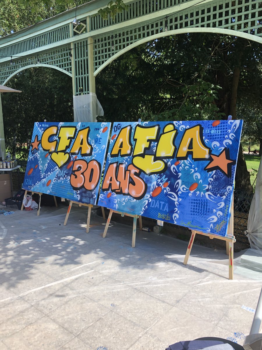 cfanumia's tweet photo. [ #Afianniversaire ] 
Place au team building : street art d'un côté, métaverse de l'autre ! 
L'Afia révèle vraiment les talents, même insoupçonnés et crée de véritables vocations pour certains ! 🤣 https://t.co/Jukb3Ujrbt