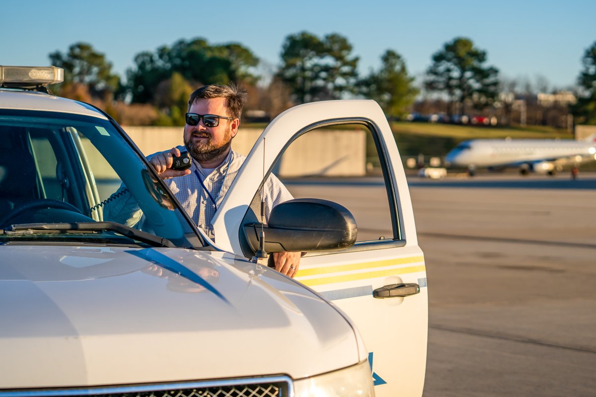 RDUAirport's tweet photo. Ever considered a career in aviation? The Airport Authority has several current openings, including:

🖥️ Desktop Support Technician
🎫 Marketing Manager
🚓 Law Enforcement Officer
🔧 Plumber 

See all #TeamRDU job postings here: https://t.co/2uDPClGT5O https://t.co/l2rASEQwH3