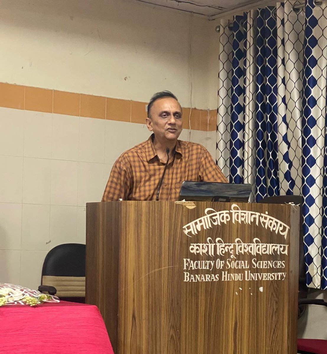 DrSandeepKumar7's tweet photo. Inaugural Function of FLY (Find a Leader in You) Scholar Programme and Basic Communication Proficiency was organized by the Task Force for Leadership and Skill Development in Prof. H. N. Tripathi Memorial Hall of the Faculty of Social Sciences, Banaras Hindu University, Varanasi. https://t.co/gklyBqJ3OQ