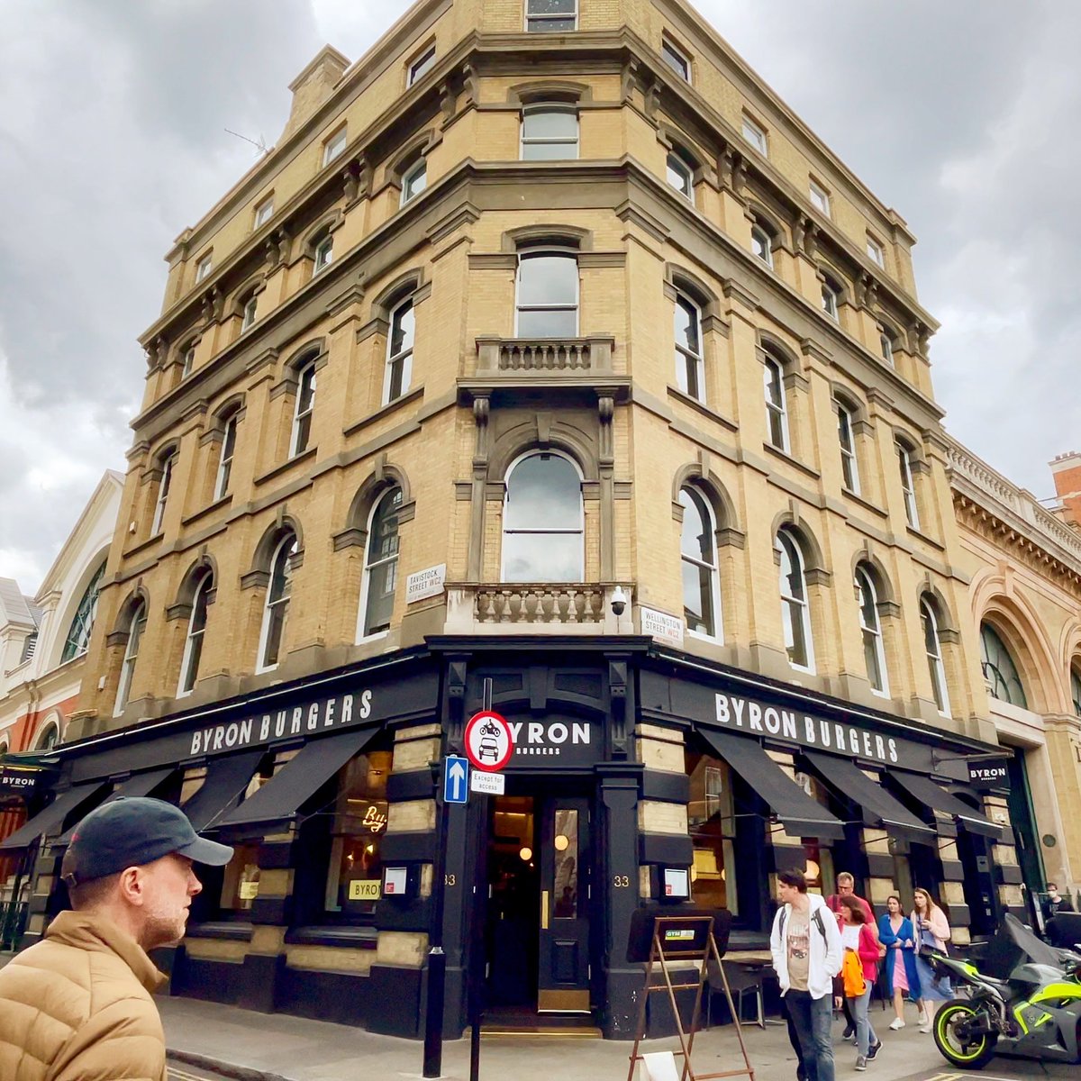 RobertsLondonUk's tweet image. Byron Burgers Covent Garden #byronburger #coventgarden #london