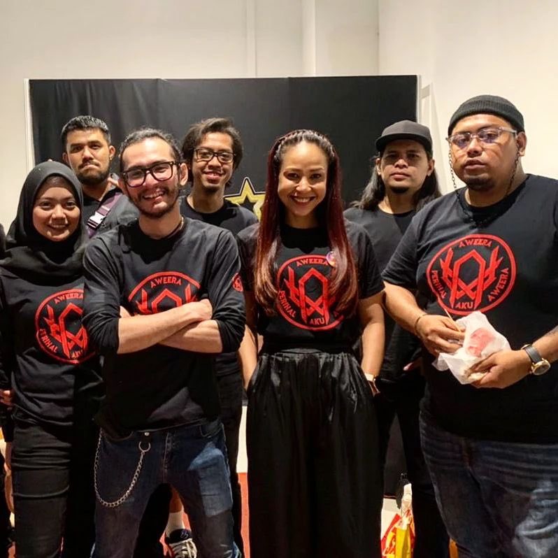 dailyaweera's tweet photo. Aweera's latest IG post @ aweera_official (@OfficialAweera)

Alhamdulillah selesai sudah event beauty fest #starvendors di #MBG lalaport semlm, sy juga ingat berterima kasih kepada team management saya @vne_global kerana kalian bekerja keras utk menjayakan event ini...

1/2 https://t.co/rH7MQhmpBH