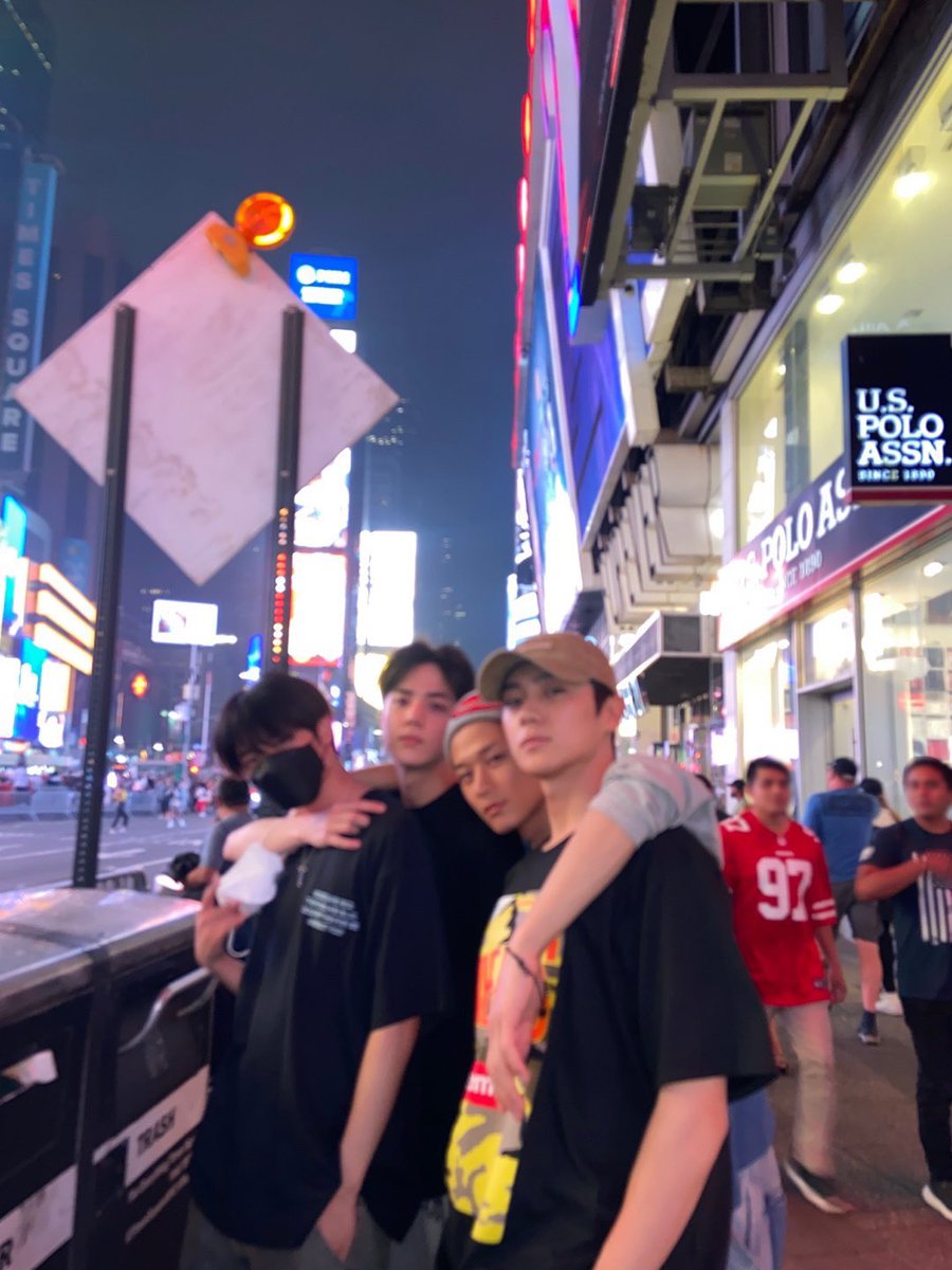 왜 대체 시간이 지나고 나이가 먹어도 더보이즈들의 남고 수학여행 바이브는 사라지지 않는 거냐고