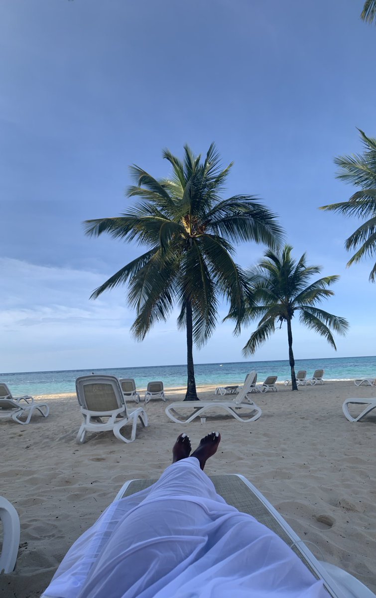 luv_jules15's tweet photo. All praises to God! I am nothing without him 💆🏾‍♀️ https://t.co/8thG5IjIN7
