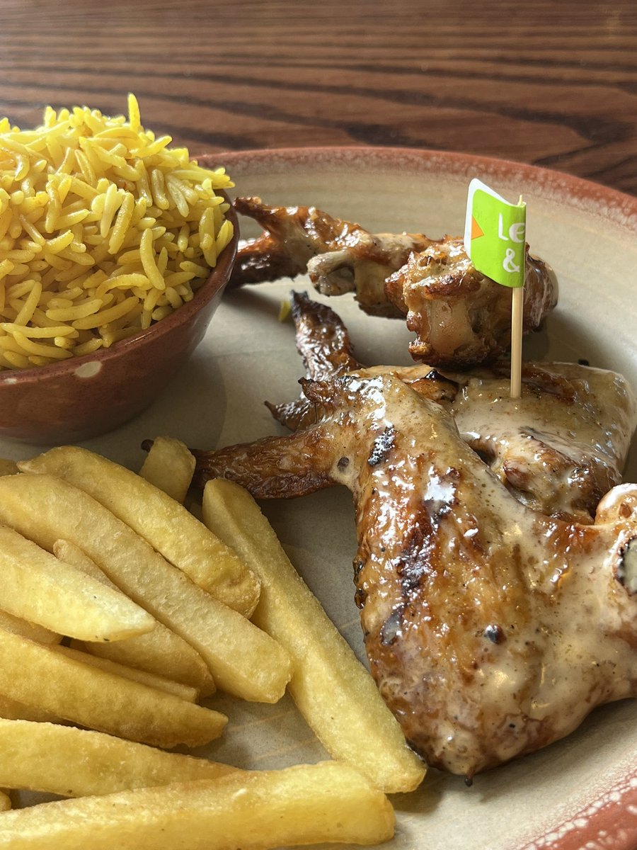 b7uejays's tweet photo. finally arrived in doha T__T also had nando's for late lunch #teamldr https://t.co/YZ2nnSghFF