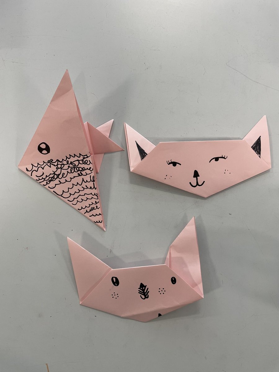 Today one of our P3 pupils taught the rest of the class how to make oragami. This was part of her talk and everyone was very interested in making one for their own. 🦊🐠 <a href="/Greenbraeschool/">Greenbrae School</a>