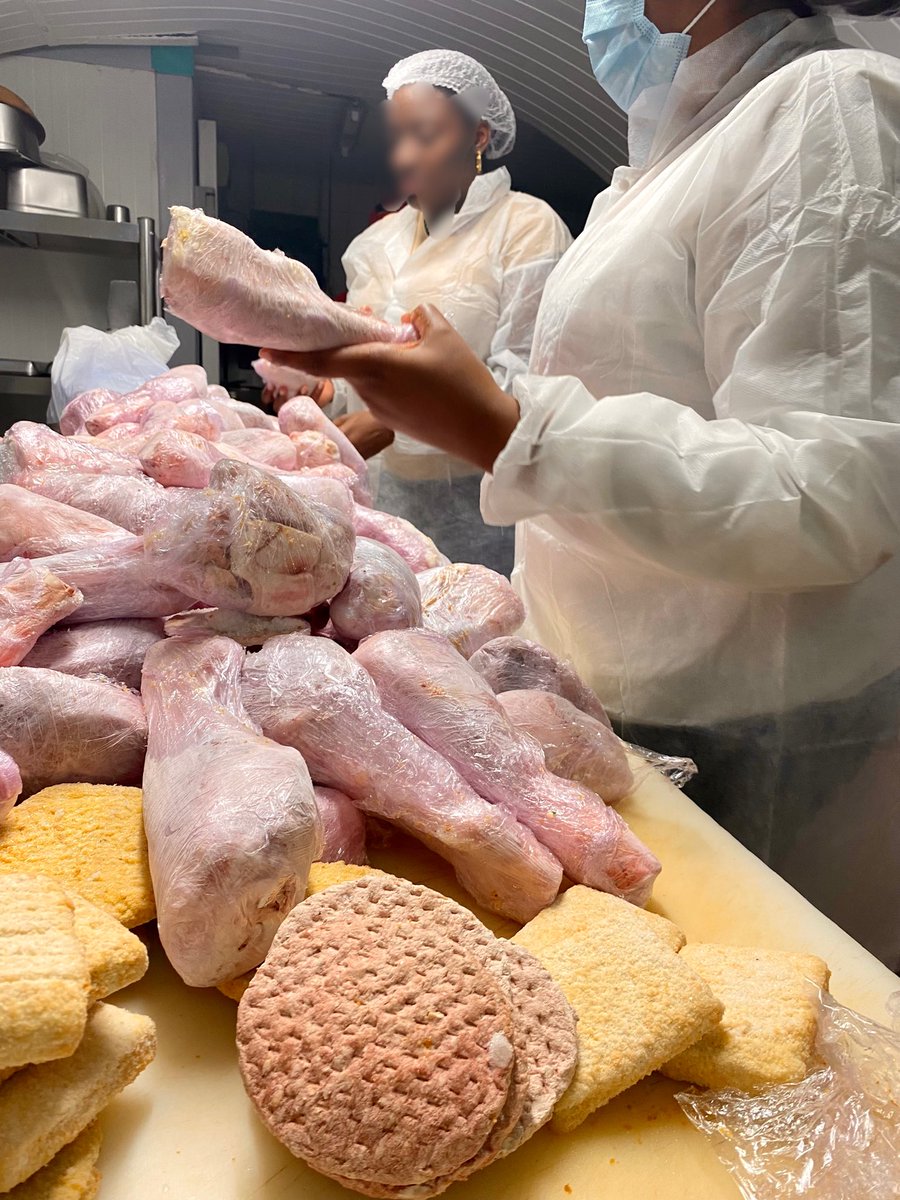 Prefet95's tweet photo. 😷#santé | Opération de contrôle sanitaire des commerces de restauration rapide à Saint-Ouen-l’Aumône. 

❌ Bilan des 9 commerces de restaurants rapides contrôlés : 
‼️ 3 fermetures 
‼️ 5 mises en demeure (demande de mise en conformité avec nouveau contrôle) 
‼️ 1 avertissement https://t.co/9zGo4FxkMO