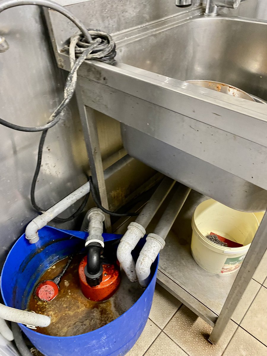 Prefet95's tweet photo. 😷#santé | Opération de contrôle sanitaire des commerces de restauration rapide à Saint-Ouen-l’Aumône. 

❌ Bilan des 9 commerces de restaurants rapides contrôlés : 
‼️ 3 fermetures 
‼️ 5 mises en demeure (demande de mise en conformité avec nouveau contrôle) 
‼️ 1 avertissement https://t.co/9zGo4FxkMO