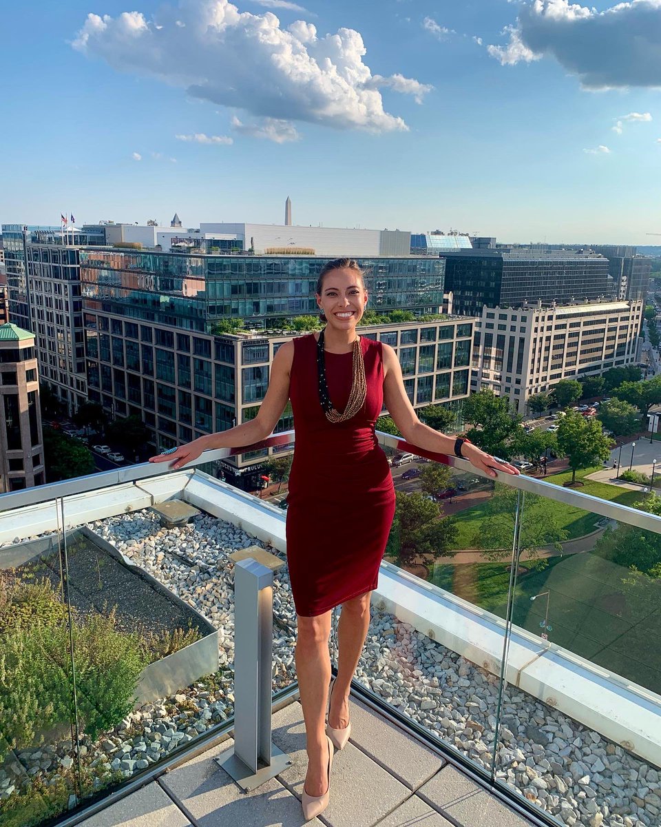 emilywalck's tweet photo. Leadership is a behavior, not a position.🌤 Honored to be selected to represent @umnmedschool at the @AAMCtoday this weekend in DC. I can’t think of a better way to close out MS1 than by attending the RISE Leadership Seminar surrounded by 56 of the most inspiring rising MS2s👩🏽‍⚕️✨ https://t.co/oPdzB3TmIp