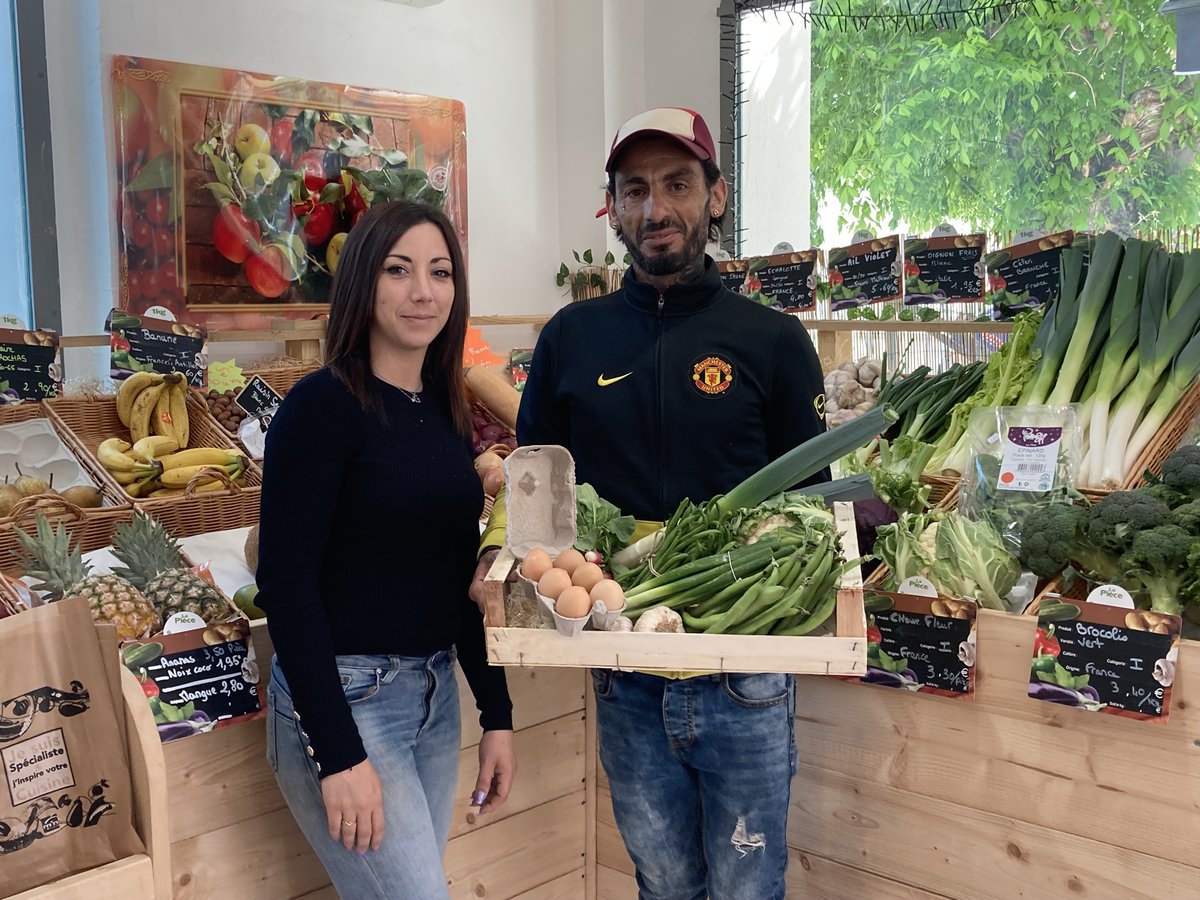 J_Farandole's tweet photo. [#EspritClient 🍑🍉]
Mangez des #fruits &amp; #légumes frais chaque jour ...  #Cabannes à la chance d'avoir "THE" primeur  (mar. au sam. 8/12h30, 16/19h &amp; dim 8/12h).
ℹ️ https://t.co/RmVWQt2SGI
#bio #circuitcourt #gastronomie https://t.co/upaxUk6w1k