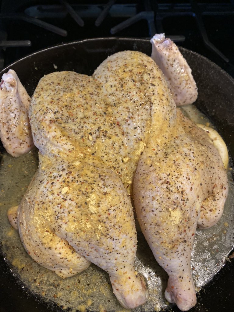 ChaoticOctopus's tweet photo. …I #spatchcocked it (1st time! 💯 recommend!), seared over a bed of lemon &amp; onion slices &amp; garlic, and roasted in the oven for about an hour at 375°F/190°C. I basted a couple of times when checking temp. It weighed about 5.5 lbs/2.5 kg. (2/2) https://t.co/F4etTu5f0f