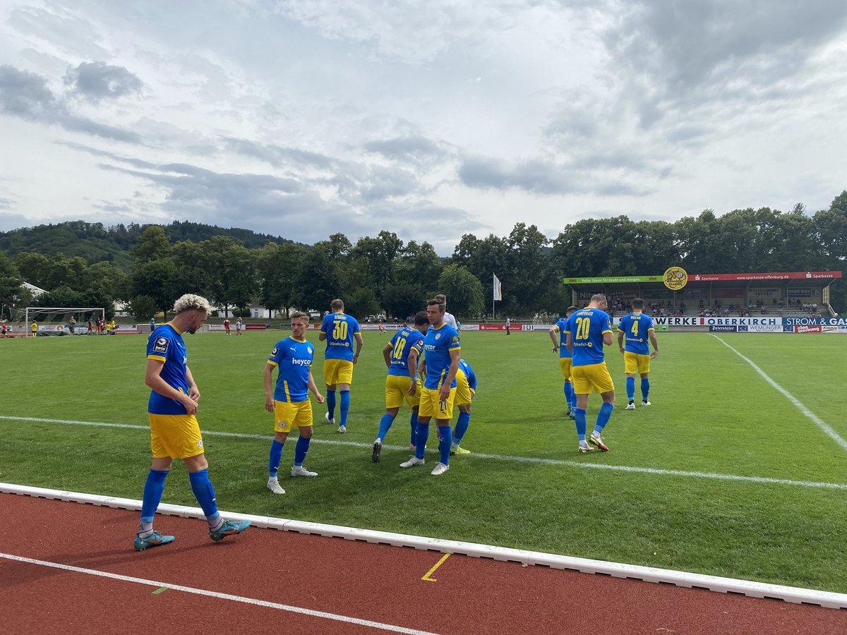 EintrachtBSNews's tweet photo. Die Jungs kommen zurück. Marx & Kijewski kommen für Donkor und Henning.
#ebsscf https://t.co/TzObP90dvd