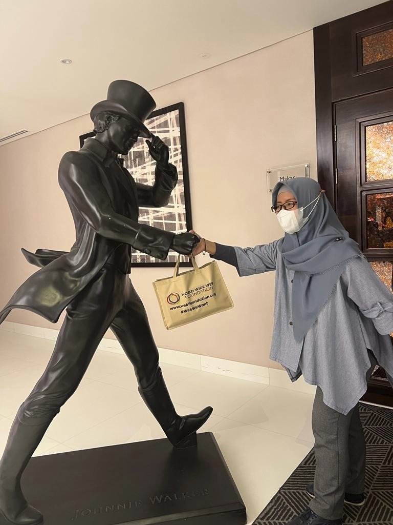 nnenna's tweet image. Ahhh.. Johnny Walker..
This bag is going places..
#KeepWalking... until you get to the #webwewant.
@webfoundation .. check this out