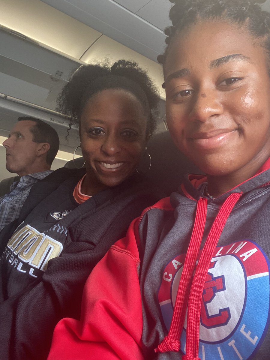 AveryEva22's tweet photo. I am are here in Colorado with my team @EliteFusetti and we are ready for softball!! #Colorado2022 #elite #firsttimeflying #totallyawesome #COMESEEUS @ExtraInningSB @Los_Stuff @SBRRetweets @IHartFastpitch @D1Uncommitted https://t.co/nunp4lLMbo