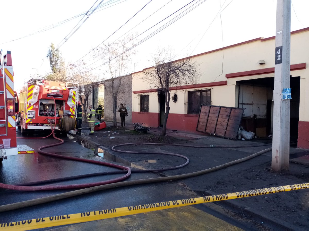 adnradiochile's tweet photo. Incendio en La Legua termina con el presidente de la Fundación Traperos de Emaus fallecido https://t.co/T5hQqCeYSx https://t.co/5mKLHIdBK0