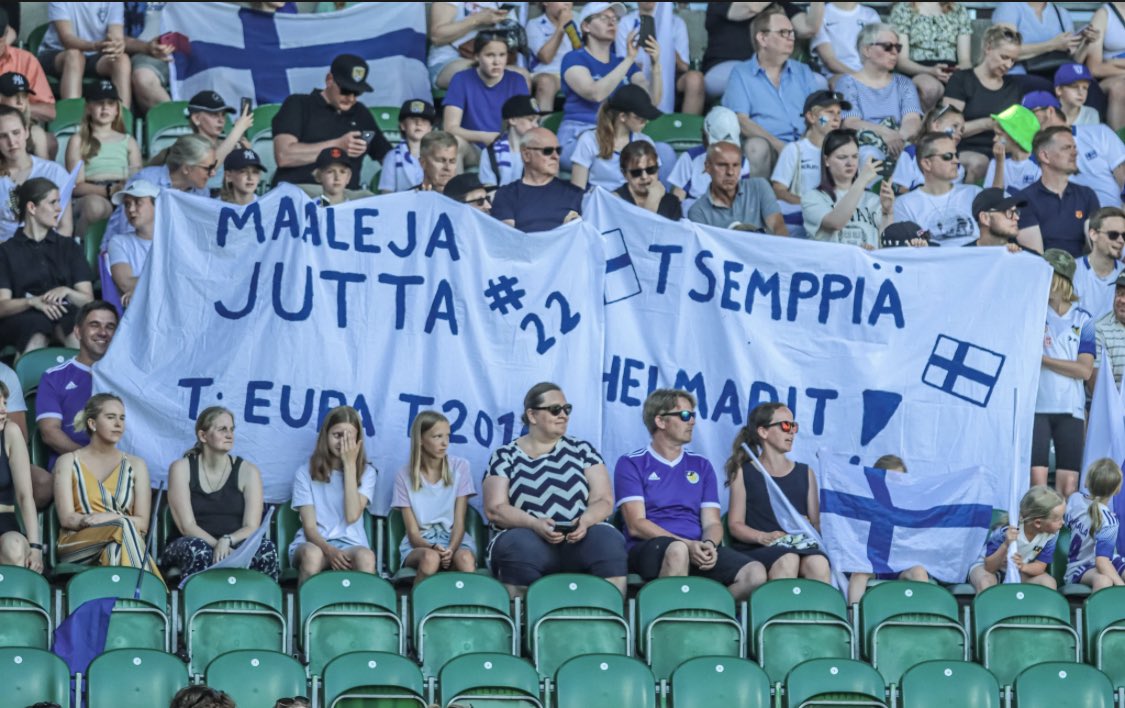 Euranpallo's tweet photo. Eilisessä @HelmaritFI pelissä ei #EuranPallo pelaajien suosikkipelaaja jäänyt epäselväksi😀 #OnVainYksiJuti #GoMimmit #Esikuva https://t.co/S7zRtgFI6t