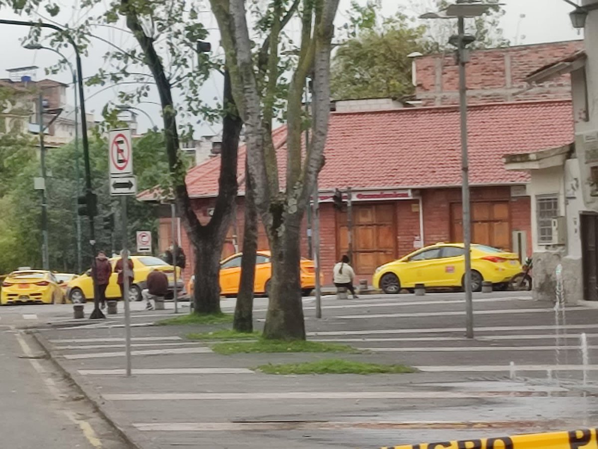 alevallejoba's tweet photo. Todo cerrado en #Cuenca taxis, buses y chóferes agresivos, estamos sometidos https://t.co/G7omk9RjE2