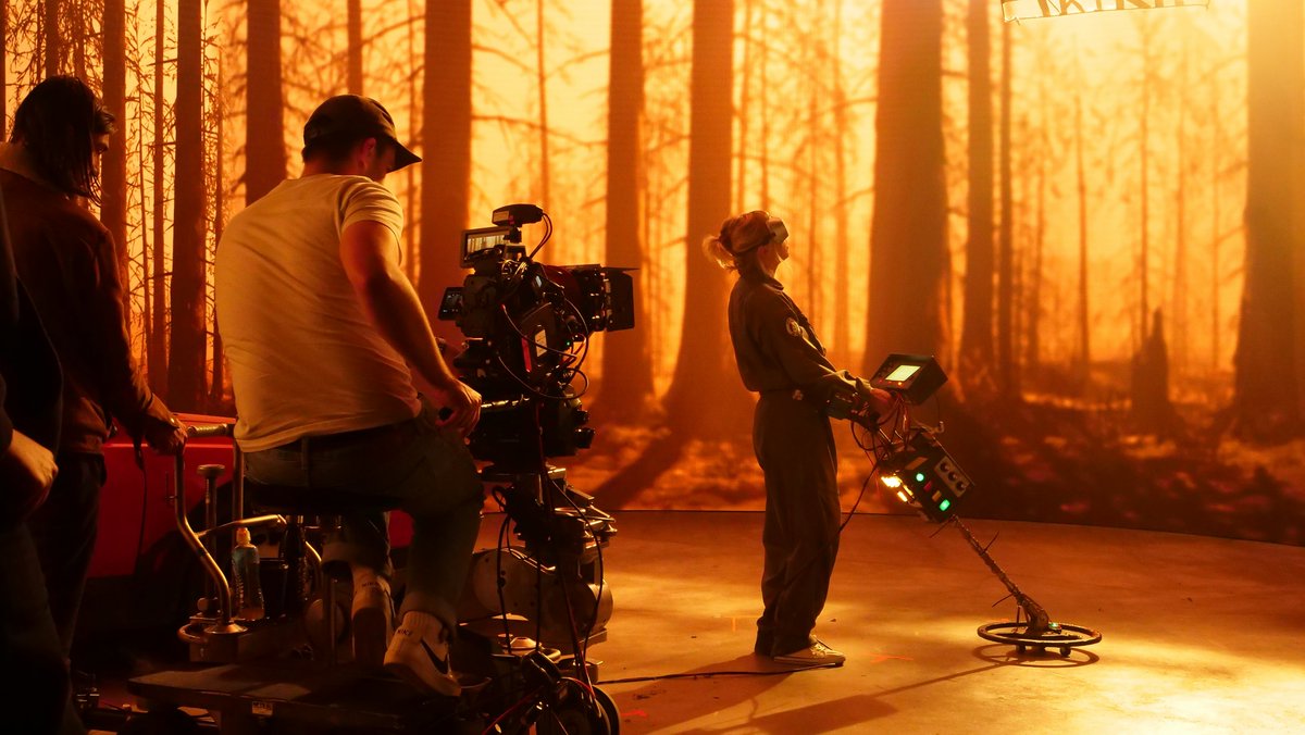 NFTSFilmTV's tweet photo. Explore pioneering ways of working as a #VisualEffectsArtist in #film & #TV on the @NFTSFilmTV 🔥Visual Effects MAs🔥using cutting-edge tech like #VirtualProduction LED volumes to get ahead in the industry.
Book to find out more
29 Jun @ 2pm BST
https://t.co/h6bT9PhJoO https://t.co/E76Pe68Jjn