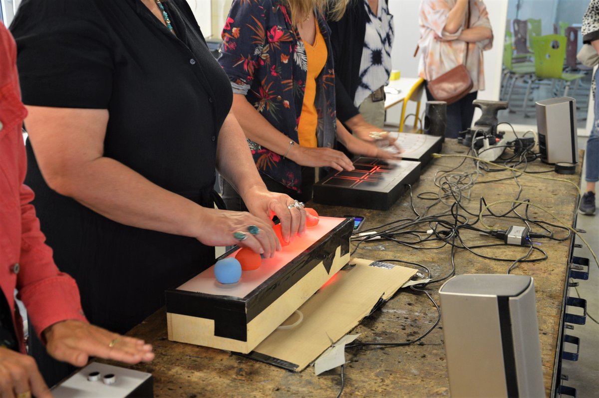 cultureselectro's tweet photo. accesscultures retour en images sur le stage de création numérique "art et machines" au collège Clermont.

l'équipe d'accès)s( a proposé les interventions/conférences de Guillaume Batista Pina et de @zavenpare afin des les inspirer !

#projet #formation #artnumerique https://t.co/6ZTovA9tDx