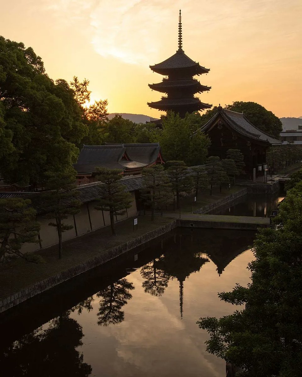 JaponEamigos's tweet photo. Atardecer junto al Templo To-ji en #Kyoto.

📸 kyoto.nara.collection
🌏 https://t.co/7joo0HfYN2 https://t.co/j2LQIaNSUy