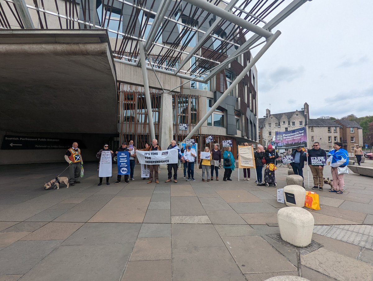 TheeSeedman's tweet photo. @AngusMacNeilSNP B for BOLLOCKS plan
FM knows she's doomed to failure in courts & with majority of the country
It's plan B-OLLOCKS to keep the #SNP diehards on side as your party implodes
Indy supporters like these
#No2IndyRef2
#PretendyRef
#indyref2 https://t.co/HGoZZ3AfuB