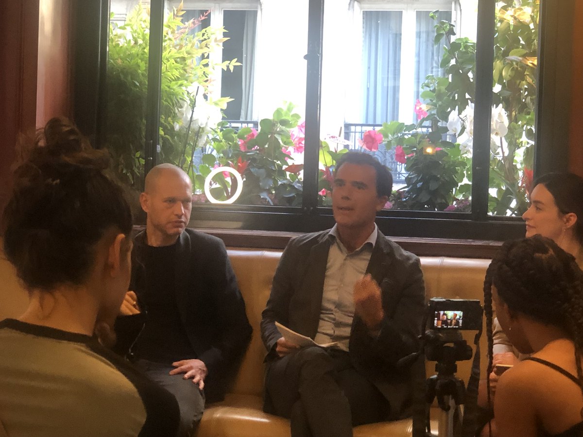 e_ISMaPP's tweet photo. Hier au Café de Flore rencontre entre @sandrogozi e @lapid_nadav sur le thème Identité nationale et identité(s) européenne(s) https://t.co/b9YHIvqtAC