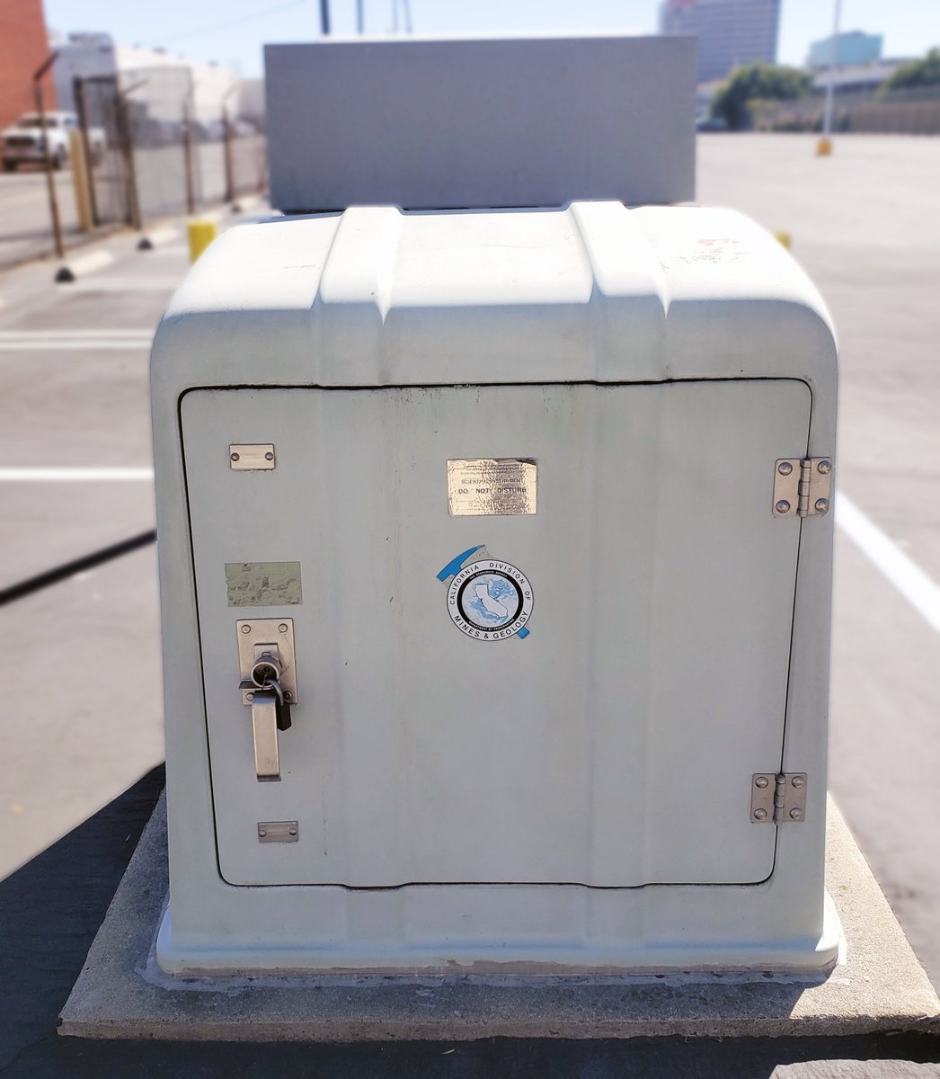 HillhouseGrady's tweet image. A fan of the channel sent me this photo of a locked equipment cabinet with a &quot;scientific instrument&quot; sticker on the outside. Can you NAME THAT INFRASTRUCTURE? Read the 🧵 for the answer.
#EngineeringInPlainSight