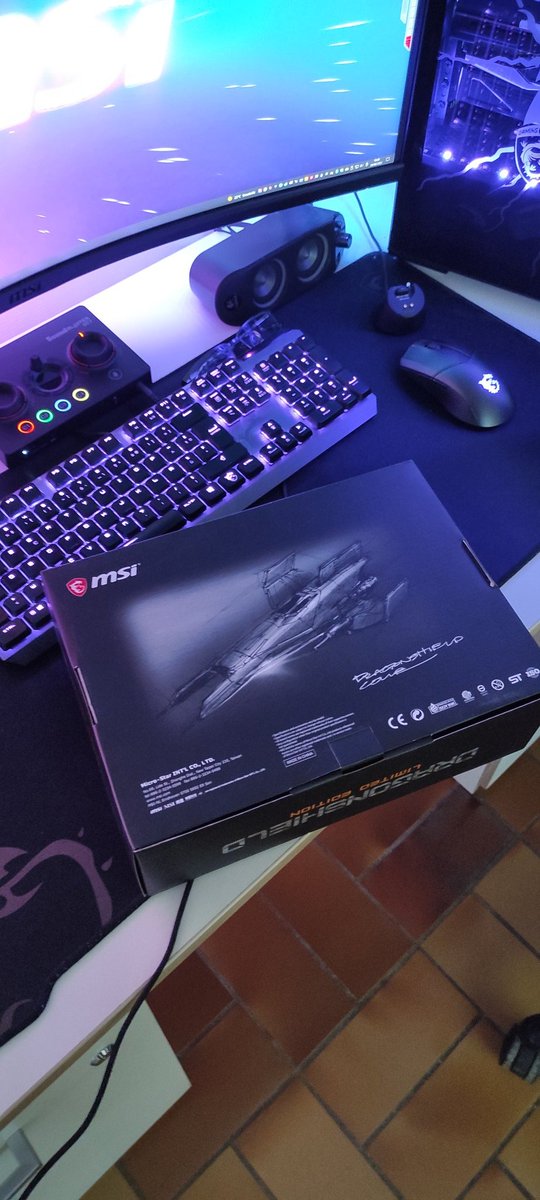erragonne82's tweet photo. Une jolie petite pépite encore déniché pour compléter ma collection MSI 😁😎 @msifrance @MSI__UK @msigaming @msiUSA #SETUPMSI #PoweredByMSI https://t.co/35F6hkiKSY