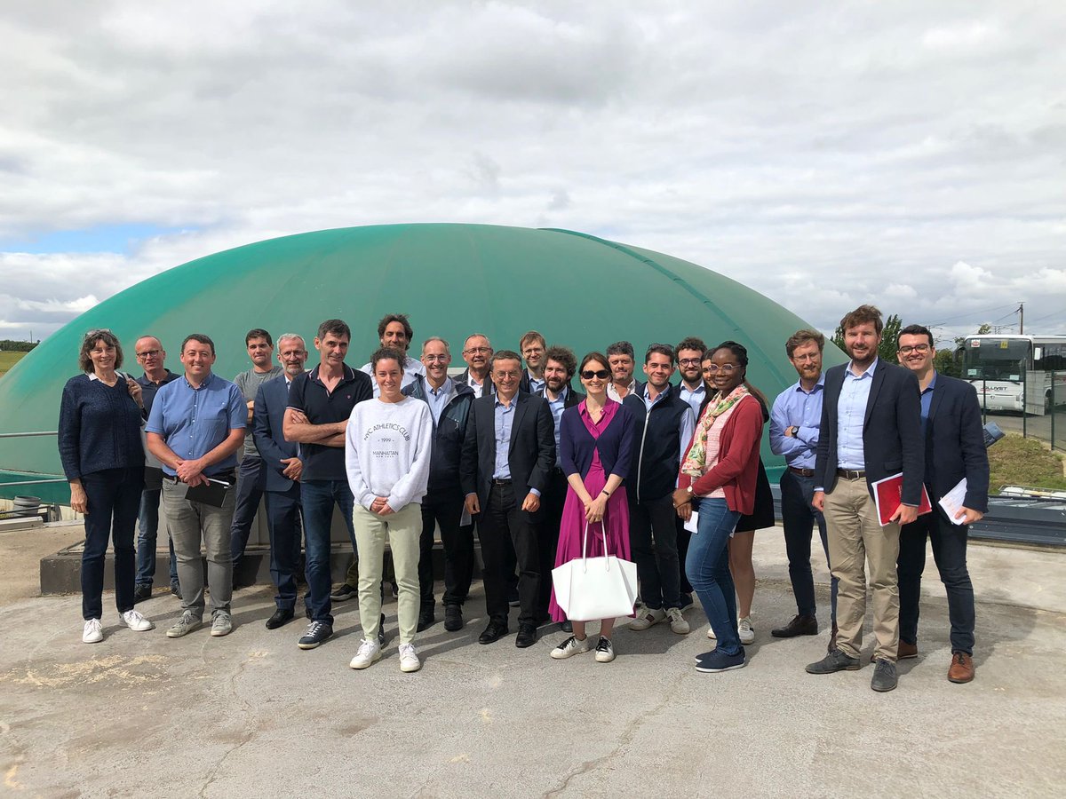 🍃Le GT1 #biomasse et #neutralitecarbone du Comité de Prospective visitait ce matin le site de méthanisation en cogénération de la GAEC Lamoureux à Noyal-sur-Vilaine. Encore merci aux exploitants et à l’ <a href="/AAMF_Agris/">Agriculteurs Méthaniseurs de France</a> pour son accueil ! <a href="/AxelosMonique/">Axelos Monique</a> <a href="/JfDelaitre/">Jean-François Delaitre</a>