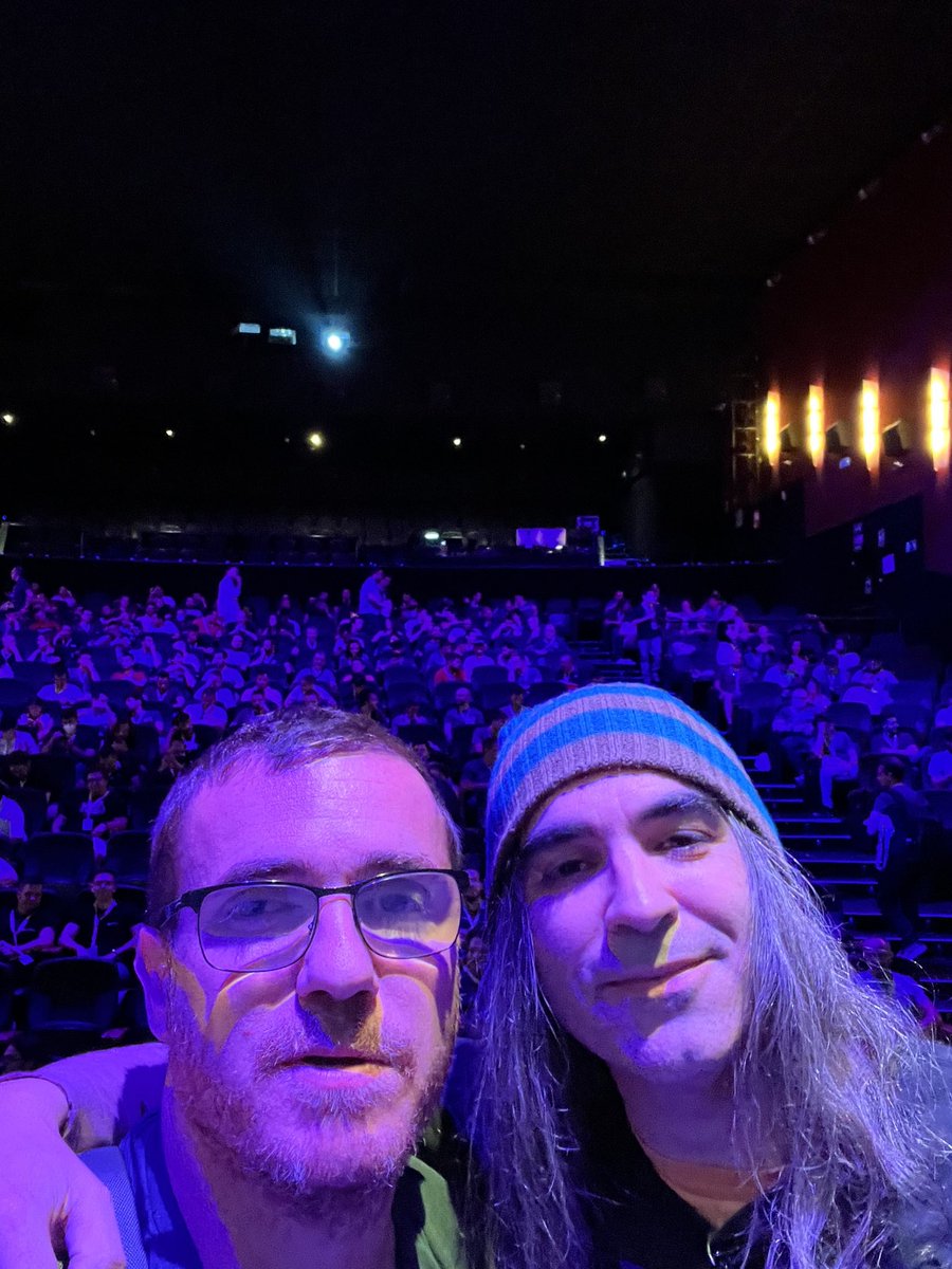 _unaizc_'s tweet image. Con don @chemaalonso en la #dotNET2022