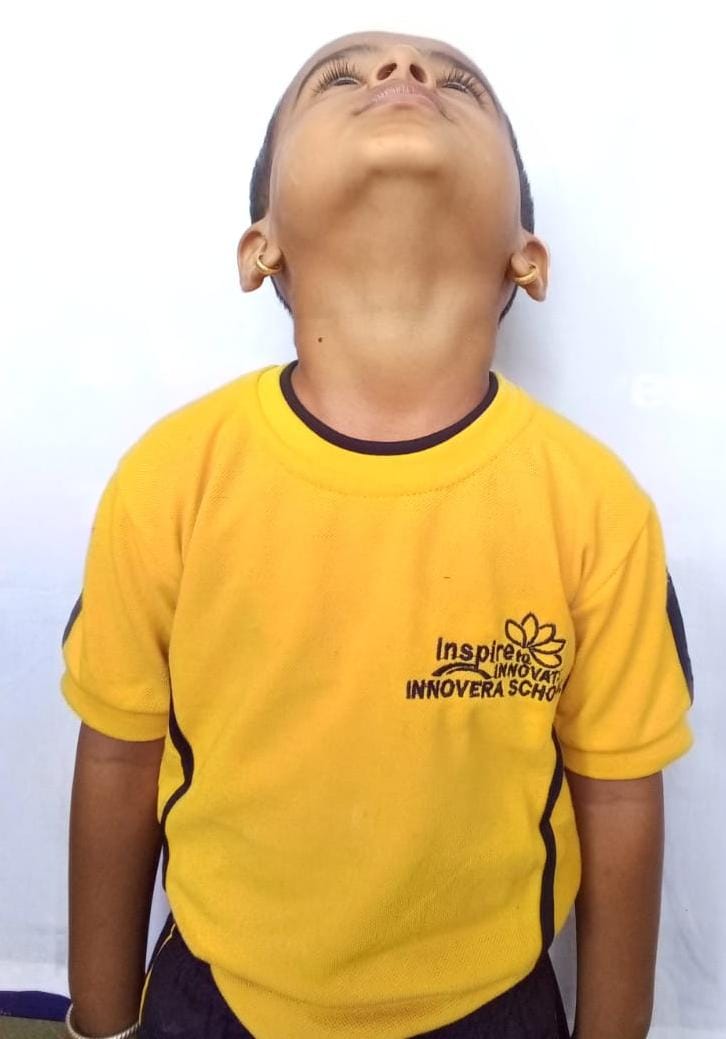 InnoveraSchool's tweet photo. When you listen to the teachers instructions pretty seriously. 
And she instructs 

Look up ! 

While taking a photograph.
.
.
#innovera #edtech #respect #teacher #school #EducationSystem https://t.co/WmzRTuG728