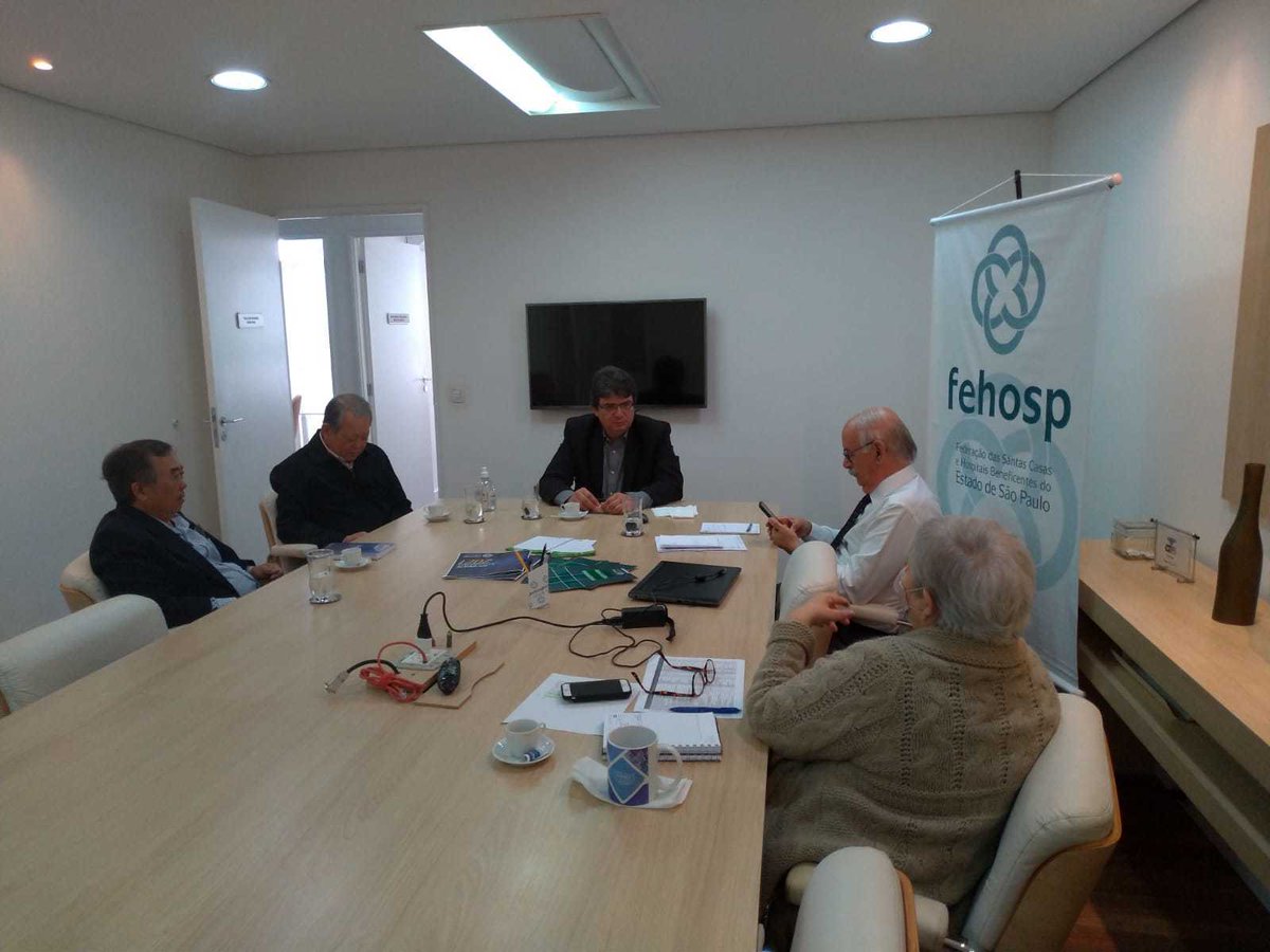 fehosp's tweet photo. O diretor-presidente, Edson Rogatti, e a gerente técnica da Fehosp, Maria Fátima da Conceição, receberam na manhã desta terça-feira (28) os representantes da Irmandade da Santa Casa de Misericórdia e Maternidade de Dracena.

#fehosp #santascasas #hospitaisfilantropicos #sus https://t.co/yvBvMj2VNL