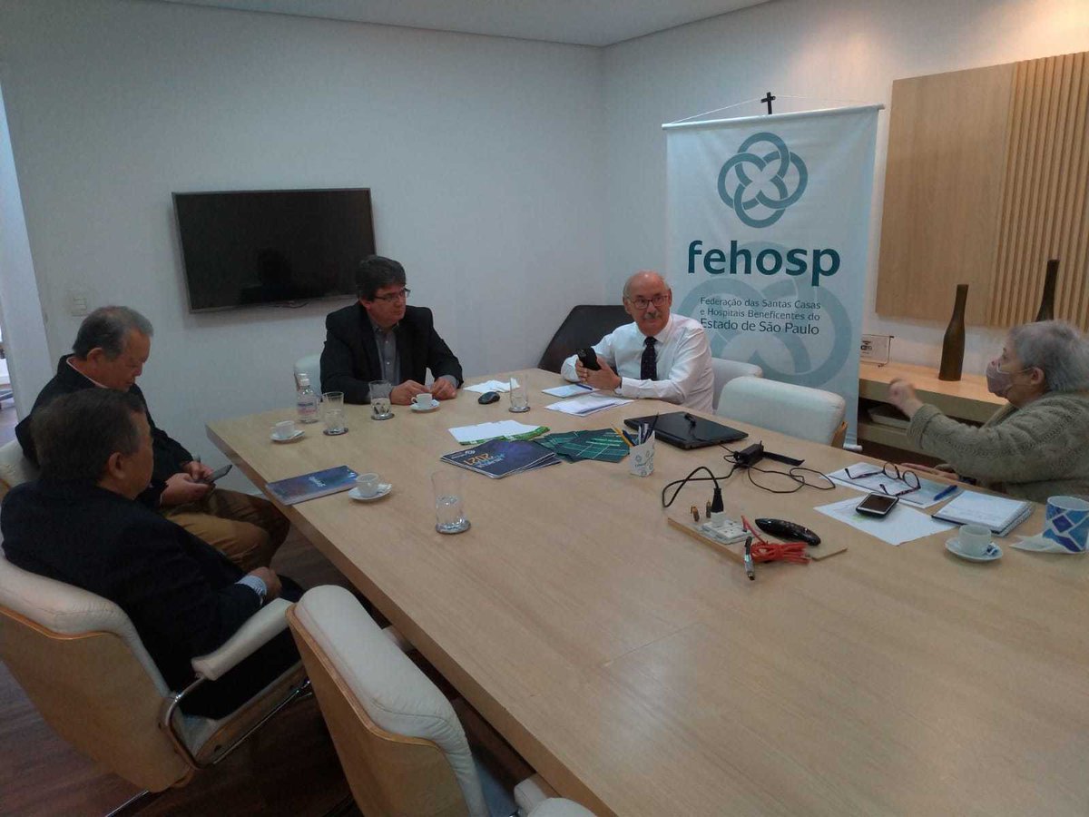 fehosp's tweet photo. O diretor-presidente, Edson Rogatti, e a gerente técnica da Fehosp, Maria Fátima da Conceição, receberam na manhã desta terça-feira (28) os representantes da Irmandade da Santa Casa de Misericórdia e Maternidade de Dracena.

#fehosp #santascasas #hospitaisfilantropicos #sus https://t.co/yvBvMj2VNL