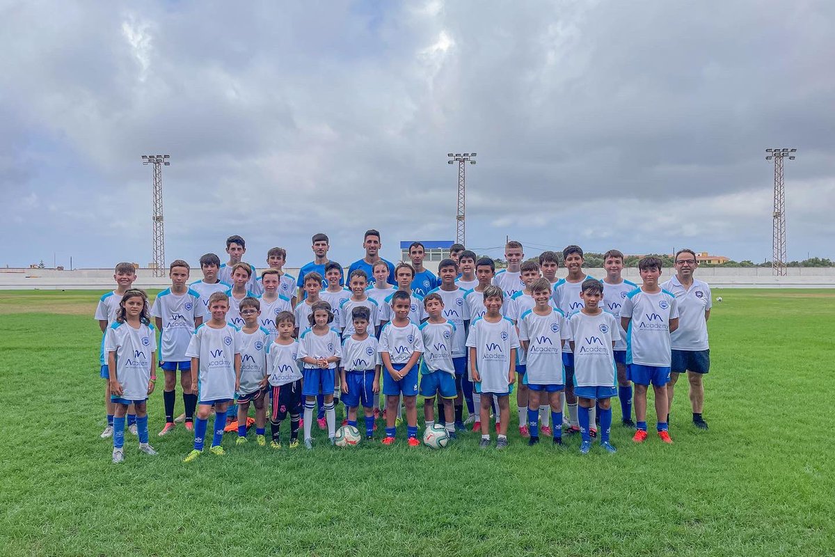 sportingdemahon's tweet photo. Los alumnos del “Campus de verano VM Academy Sporting de Mahón” han disfrutado este lunes de un maestro excepcional.

https://t.co/0qhXgZUfpV https://t.co/en2fVz4QsS