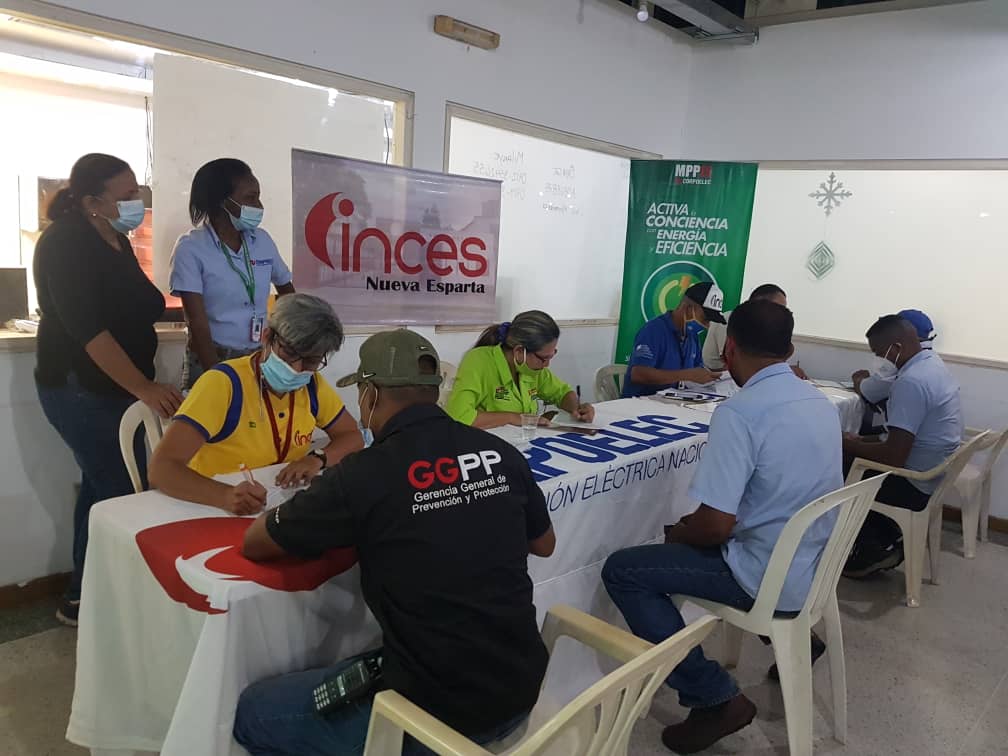 NvaInces's tweet photo. #28jun Acreditación a trabajadores de Corpoelec sede de San Lorenzo  en los oficios de electricidad, refrigeración y mecánica, del área de distribución,  bienes y servicios  subestaciones de Aricagua y El Morropo.
#FormaciónTecnica 
#EducaciónGratuita
@NvaInces 
@EducacionNvaE https://t.co/VF8giBPCQg