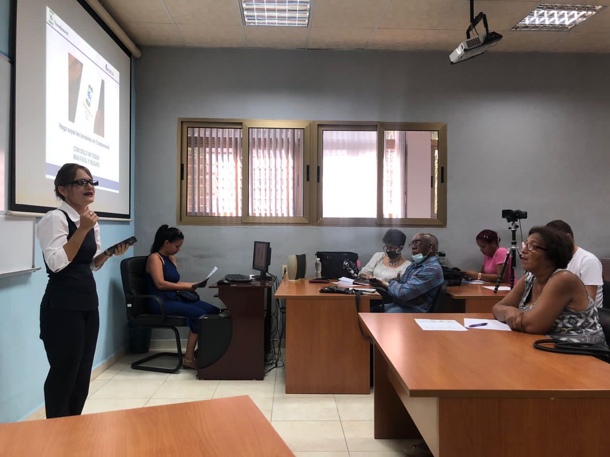 UOCuba's tweet photo. La @UOCuba abre sus puertas al Taller de Comercio Electrónico, donde  especialistas debaten acerca de los problemas, las facilidades y propuestas que traen los profesionales correspondientes al mundo de la electrónica. Se encuentran miembros de ETECSA, Citmatel y Xetid. #75UO https://t.co/RLK0suEf8N