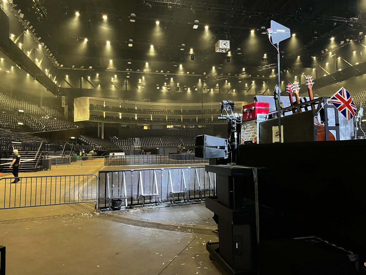 FourOneLtd's tweet image. Show ready Zurich Hallenstaden #QALLive #qal @FourOneLtd @QueenFanzone @QueenExtrava