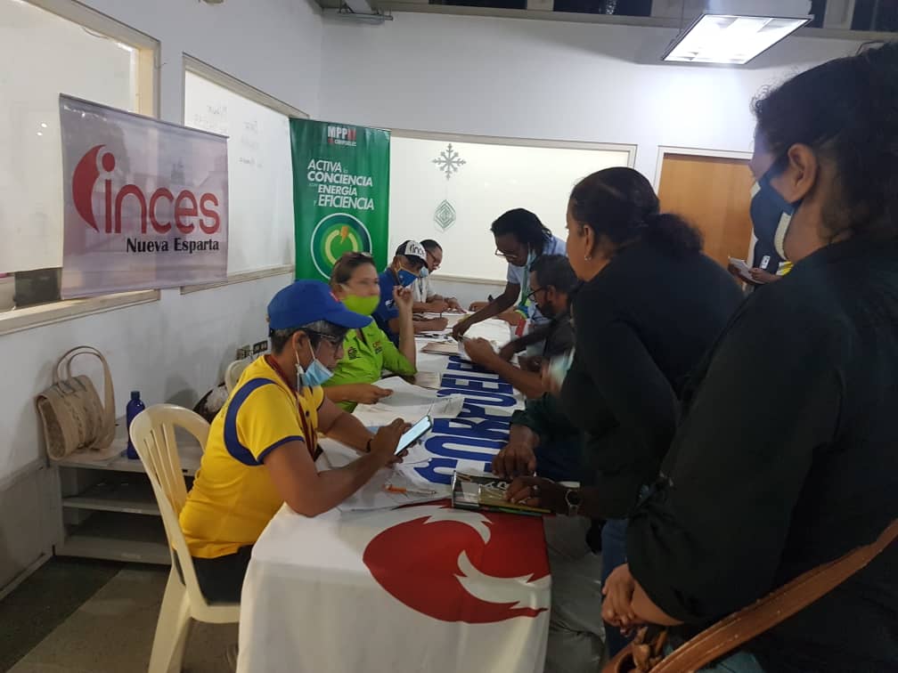 NvaInces's tweet photo. #28jun Acreditación a trabajadores de Corpoelec sede de San Lorenzo  en los oficios de electricidad, refrigeración y mecánica, del área de distribución,  bienes y servicios  subestaciones de Aricagua y El Morropo.
#FormaciónTecnica 
#EducaciónGratuita
@NvaInces 
@EducacionNvaE https://t.co/VF8giBPCQg