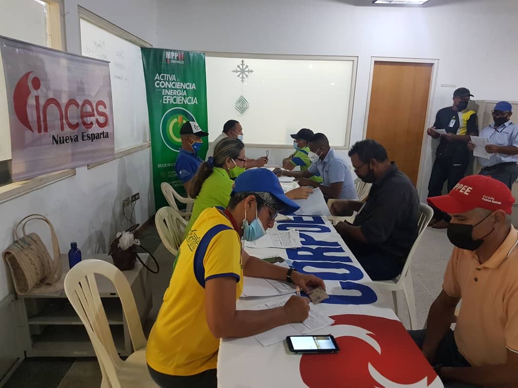 NvaInces's tweet photo. #28jun Acreditación a trabajadores de Corpoelec sede de San Lorenzo  en los oficios de electricidad, refrigeración y mecánica, del área de distribución,  bienes y servicios  subestaciones de Aricagua y El Morropo.
#FormaciónTecnica 
#EducaciónGratuita
@NvaInces 
@EducacionNvaE https://t.co/VF8giBPCQg