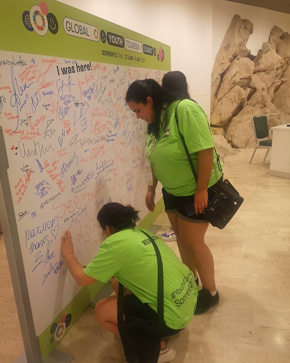 VeroKunze's tweet photo. Nos llenan de orgullo estas imágenes! Por 1era vez estudiantes chilenas representan a nuestro #turismo ante la @UNWTO en 1er Encuentro Mundial de Turismo Juvenil en Italia.🇨🇱Renata Zúñiga y Jahel Campos se reunieron con @pololikashvili Dr General OMT, quien agradeció su presencia https://t.co/7MEONwYLdx