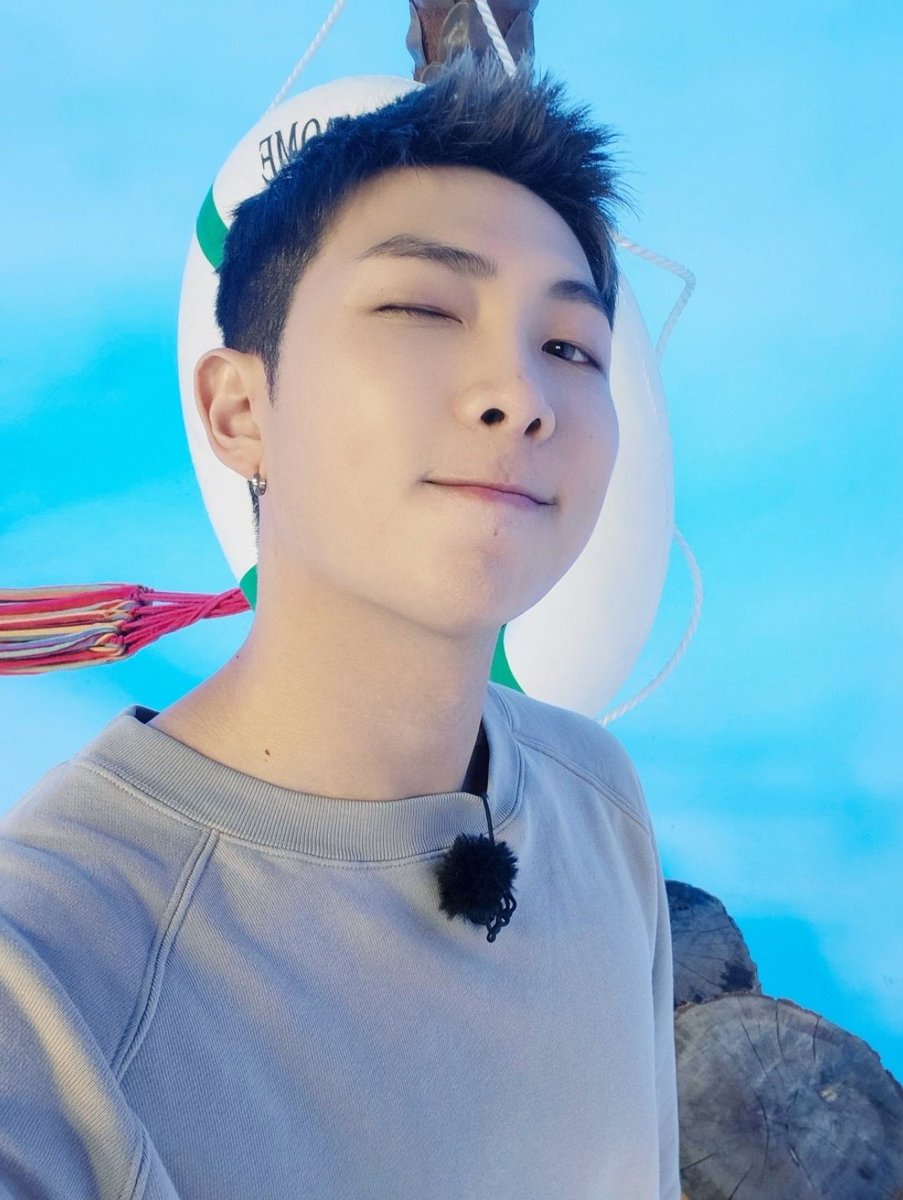 Arakookie_97's tweet photo. — [📷] Hilo con selfies exclusivas de #BTS para el juego BTS Island: In the SEOM 

@BTS_twt  #NAMJOON #BTSInTheSeom https://t.co/GKlJcywSM3