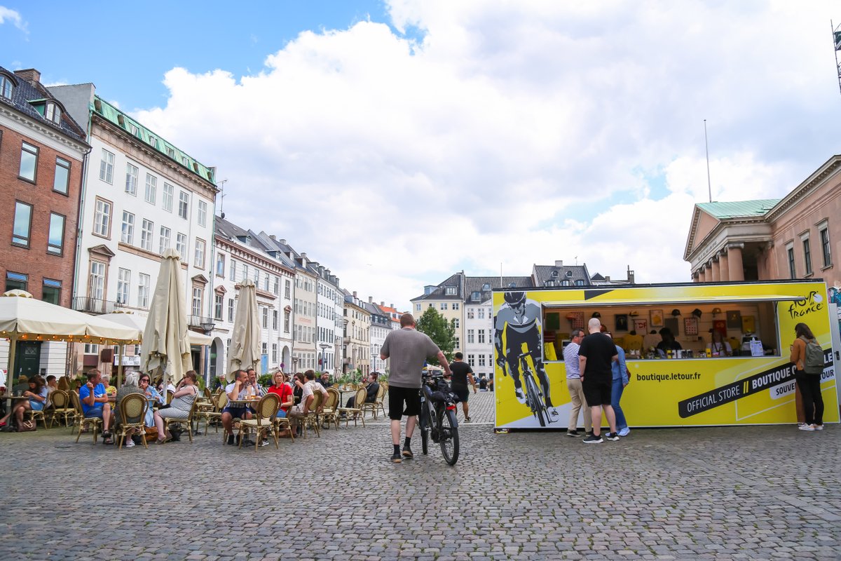 LeTour's tweet photo. See you tomorrow Copenhagen ✌️ 

A demain Copenhague ✌️ 

#TDF2022 #LeTourDK @letourdk 

📸 A.S.O / Jonathan Biche https://t.co/OczStxBG3p