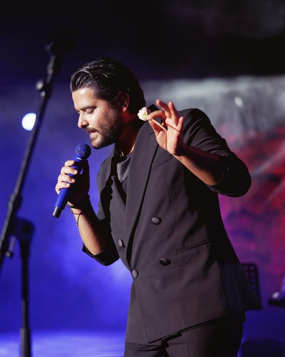 NassifZeytoun's tweet photo. يا تونِسَ الأُنسِ يا خَضرا المَيادينِ. 🇹🇳

للمرة الرابعة على هذا المسرح العظيم، شكراً من القلب على كل الحب ❤️❤️❤️❤️

#NassifZeytoun ⭐️⭐️⭐️⭐️ https://t.co/pOxGSMDktb